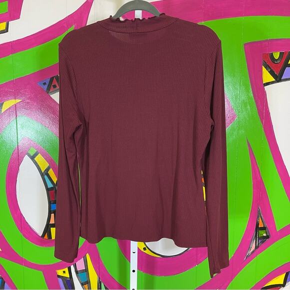 Modcloth, Maroon Ribbed Long Sleeve Shirt. Size Large. In excellent condition! - Picture 5 of 5